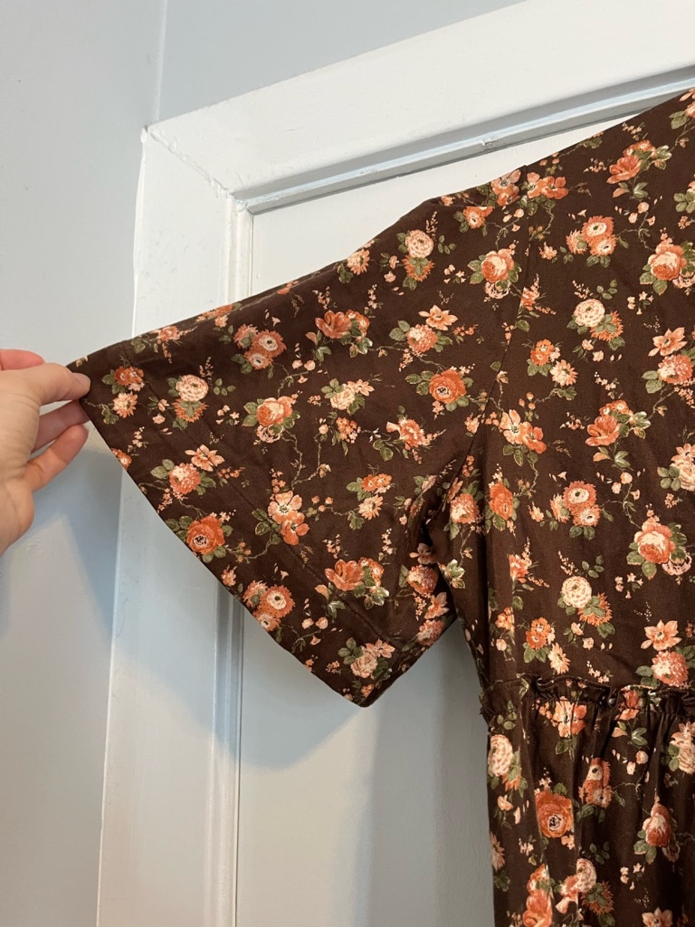 Tuckernuck Brown Floral Short Tiered Dress Rosewood Chintz Crawford
Dress large - Picture 8 of 8